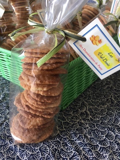 Sachet de biscuits aux amandes préparés au monastère